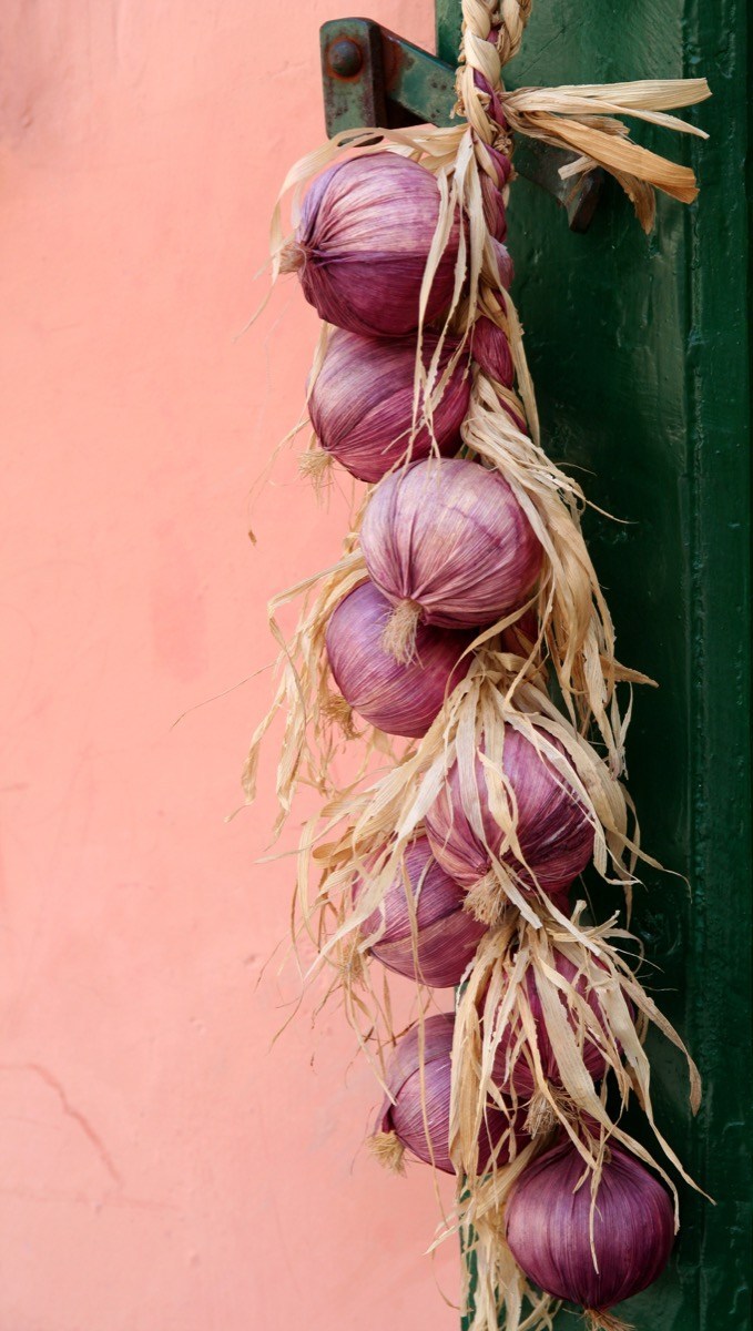 Greece hanging onions pic 